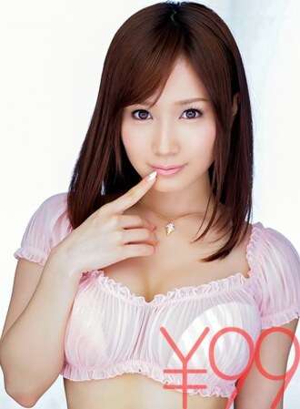 DV-1536 주관적인 관점에서 열정적인 키스와 구강 성교를 살펴봅시다.모든 걸 코지마 미나에게 맡기고 그냥 꺼내세요.클로즈업으로 깊게 키스하고 있어요.젖꼭지 핥기.그녀는 또한 자지를 입에 물고 구강 성교를 합니다.이것도 역시