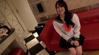 FC2-PPV-4540562 19 岁！Aoi-chan 有一张偶像脸，魅力十足！