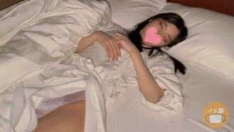 FC2-PPV-4637710 我和一个在书店工作到早上的大学生进行了体内射精性交 IMEDAMAFC2