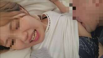 FC2-PPV-4647280 Ella pide prestado el dinero sin que su esposo lo sepa, pero no puede devolverlo, por lo que la lleva a su habitación, la toca a tientas y, aunque ella se resiste en vano, eyacula una gran cantidad de semen de alguien que no es su esposo