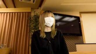 FC2-PPV-4658299 朝日（18）纤细的小乳房，第二次拍摄不同角度的视频。这个场景的两个角度都记录了她在被吸过腿的姿势时不断射精的场景，即肛门穿透。