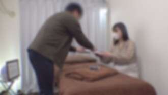 FC2-PPV-4670482 新产品在 4 月 27 日之前以半价发售！[No/Namahame] 在附近的****商店工作的一位非常漂亮又性感的妻子在促销期间来到我们的商店。