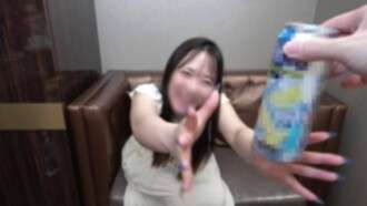 FC2-PPV-4720687 [共射精3次] 一个皮肤白皙、过早射精、冲出限制的潮吹少女。为了自己的快乐，她挤出 100% 纯净的精液。