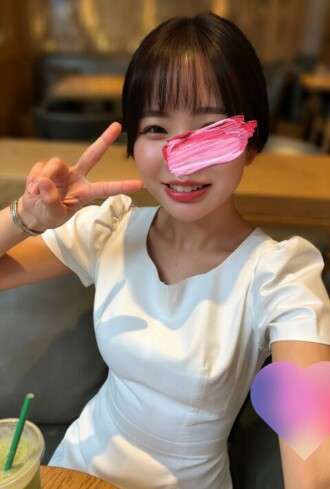 FC2-PPV-4741727 [※即时提价] 现在只有 7000 便士！身材娇小漂亮的模特毛（25岁）心情不好，所以我打了她一巴掌教她一课，然后我往她身上往下喷了很多液体。最后，她变得听话了，所以我吞下了