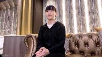 FC2-PPV-4756181 Kokoa (19 ans) est une amatrice ordinaire, mignonne et sensible. Il s'agit d'un angle différent de la vidéo où elle est taquinée avec des légumes, giclée en position de pileddriver et avec un distributeur automatique de billets par insertion anale.