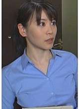 H_1724P068G00002 เมื่อเขาไปส่งคำร้องต่อเพื่อนบ้านที่ประพฤติไม่ดีที่สมาคมผู้อยู่อาศัยของอพาร์ทเม้นท์... ภรรยาที่ไม่มีขนในตอนแรกของเธอไม่สามารถต้านทานได้ และแขนมือด้วยความหลงใหลในระหว่างการล่วงประเวณี